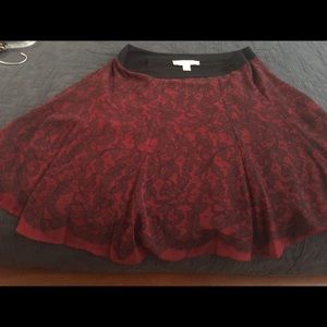 A beautiful red and black prints, silk skirt! 💄💋